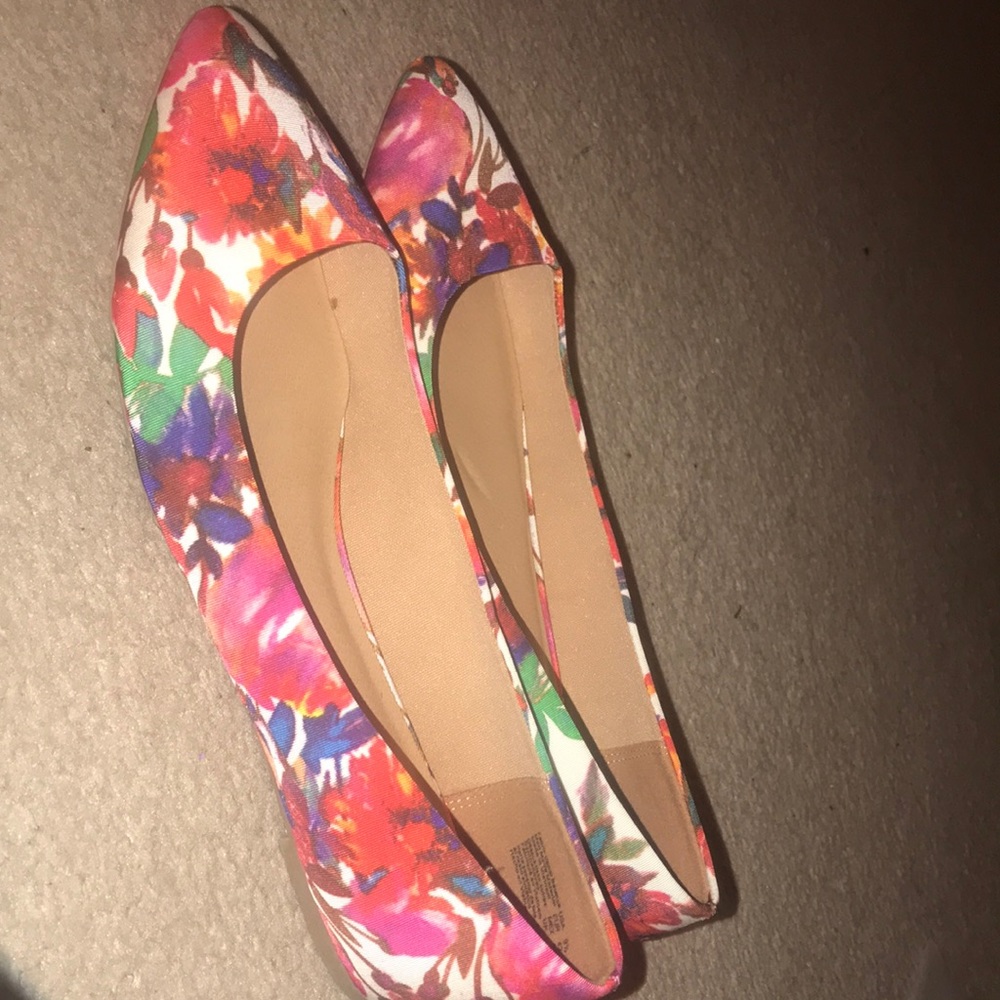 Simple flower slip on shoes